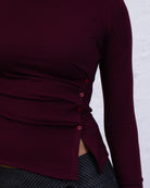 Asymmetrisches Langarmshirt mit Knöpfen