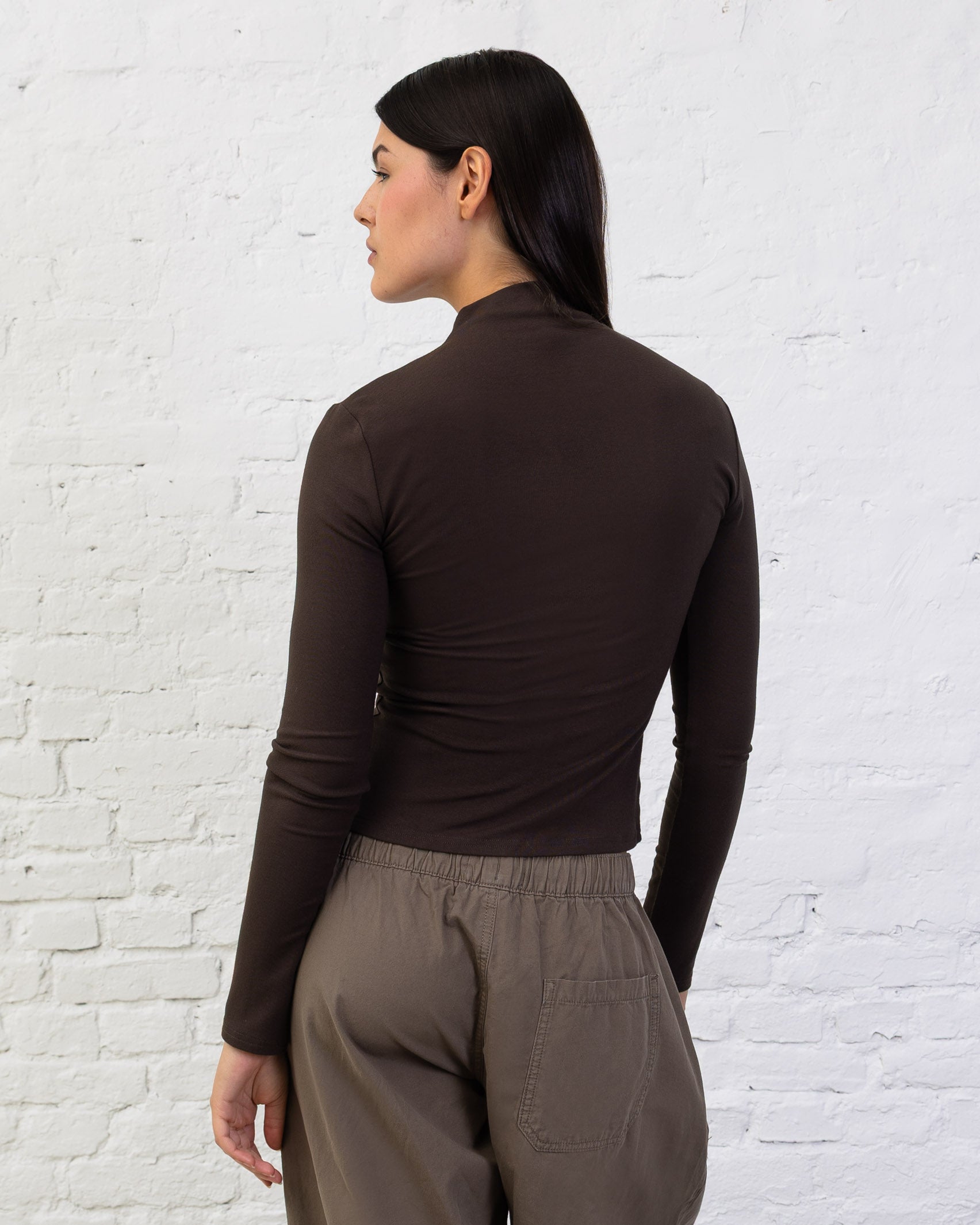Asymmetrisches Langarmshirt mit Knöpfen