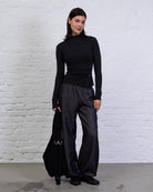 Asymmetrisches Langarmshirt mit Knöpfen