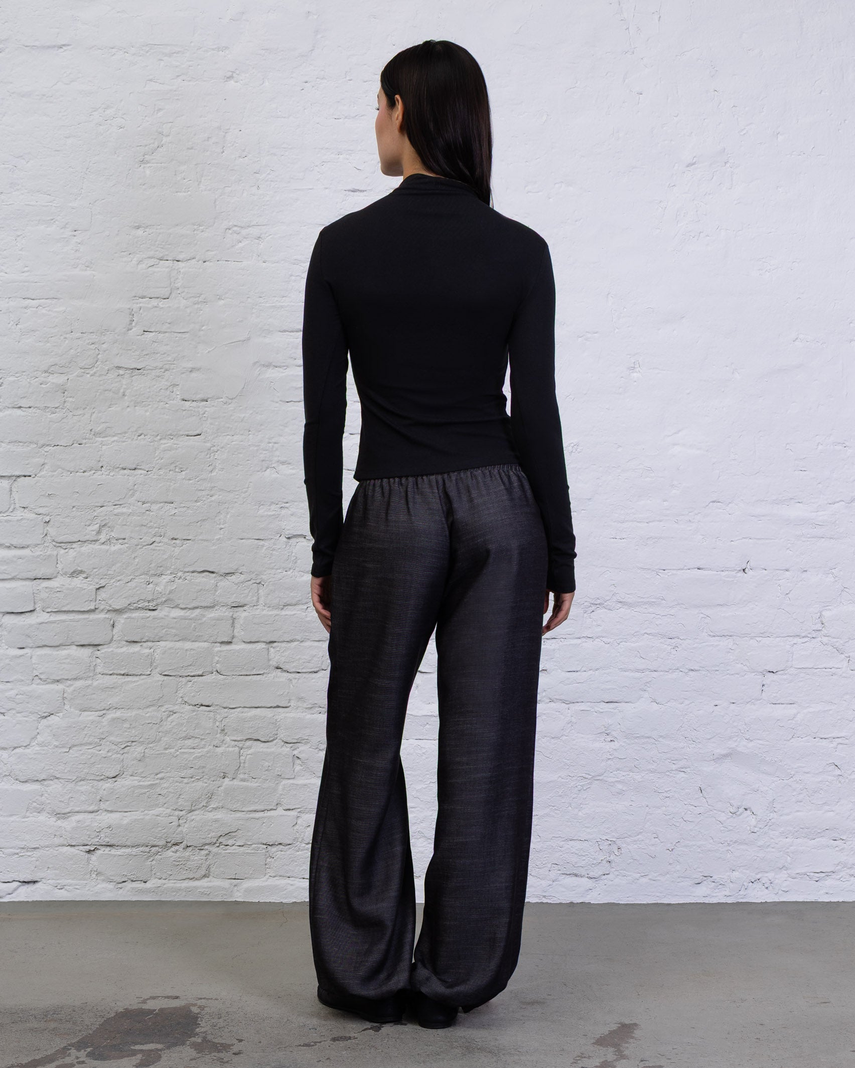 Asymmetrisches Langarmshirt mit Knöpfen
