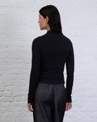 Asymmetrisches Langarmshirt mit Knöpfen