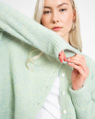 Weiche lockere Strickjacke - Broke + Schön