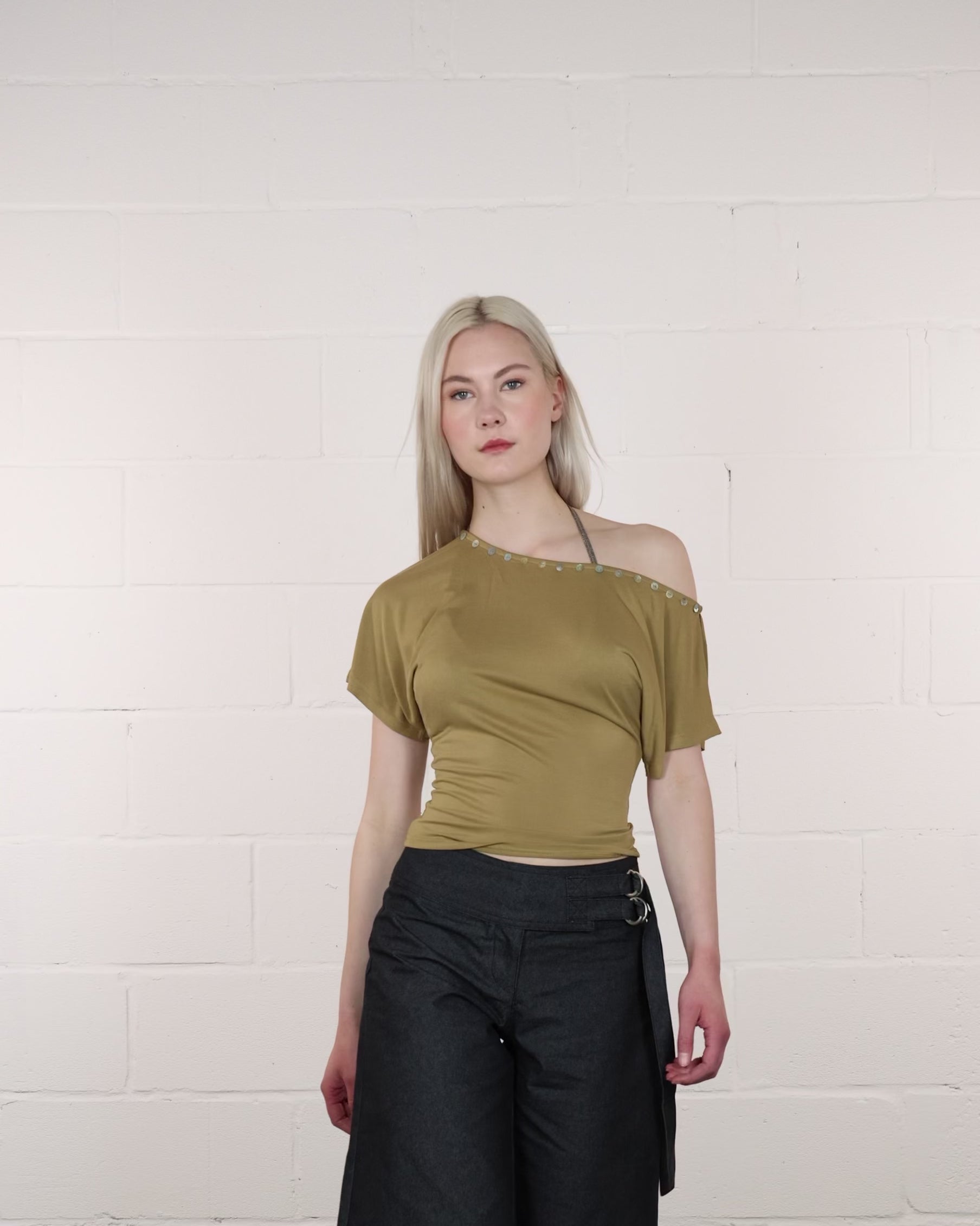 Offshoulder Shirt mit Knöpfen
