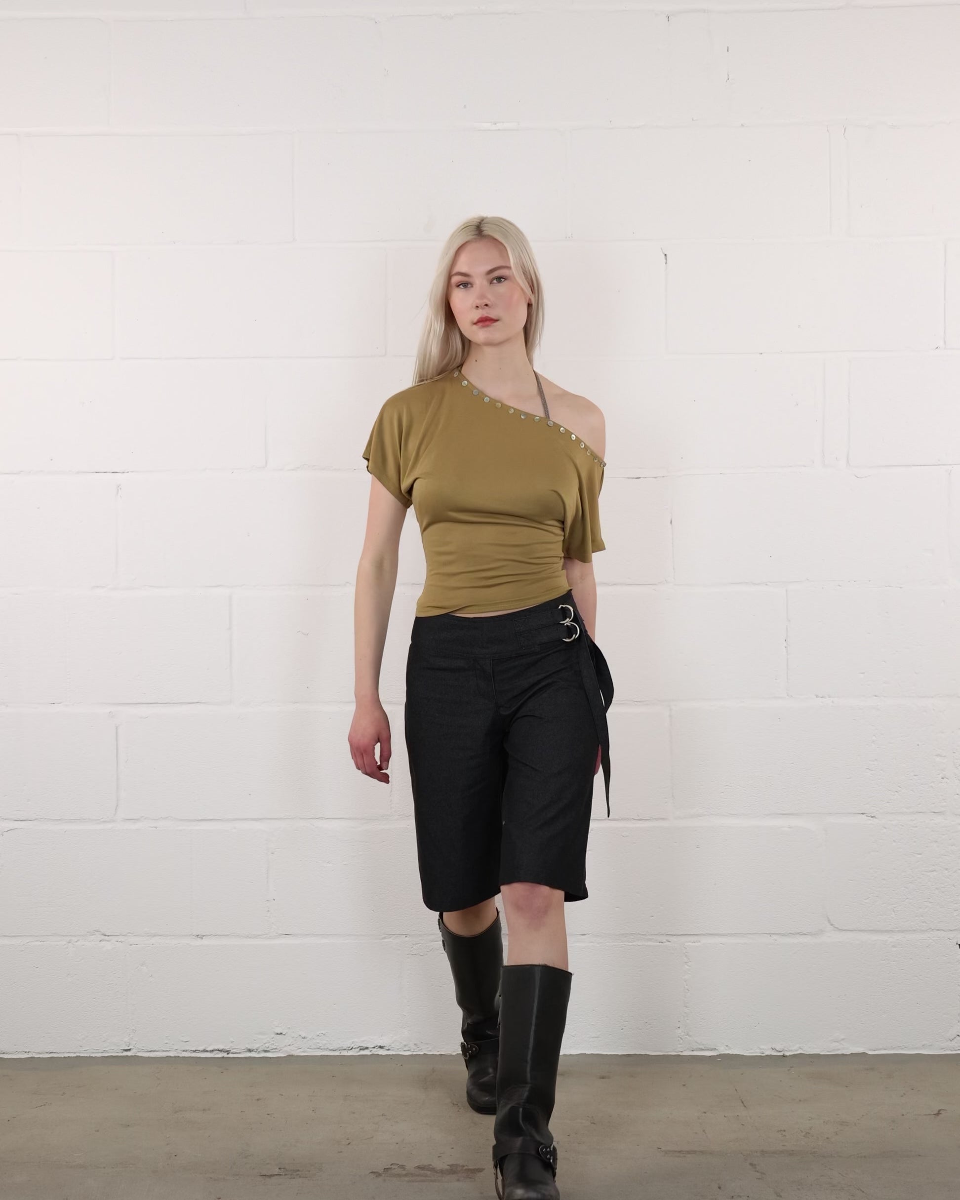 Shorts mit Schnallendetails