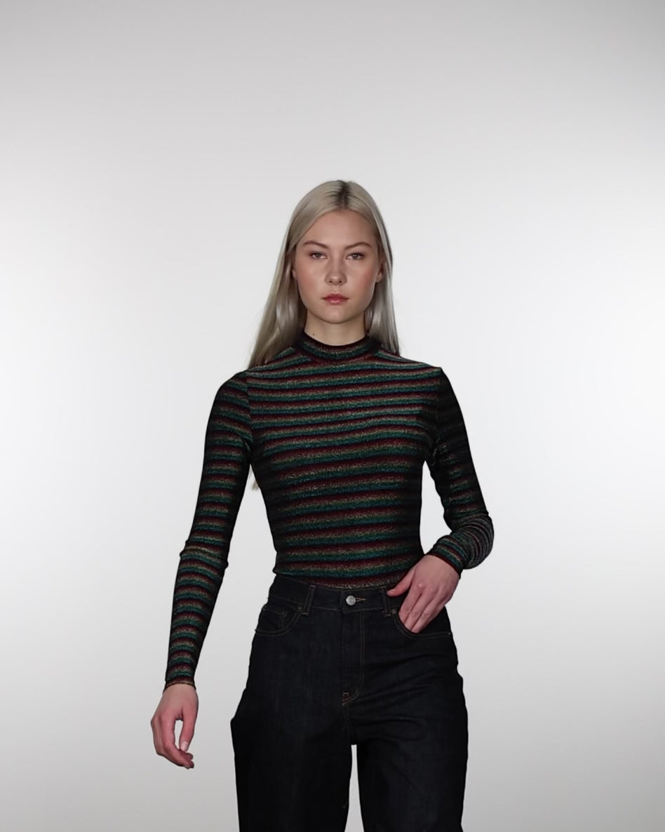 Body mit bunt glitzernden Streifen