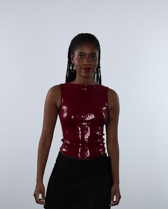 Top mit glänzenden Pailletten mit U-Boot Ausschnitt