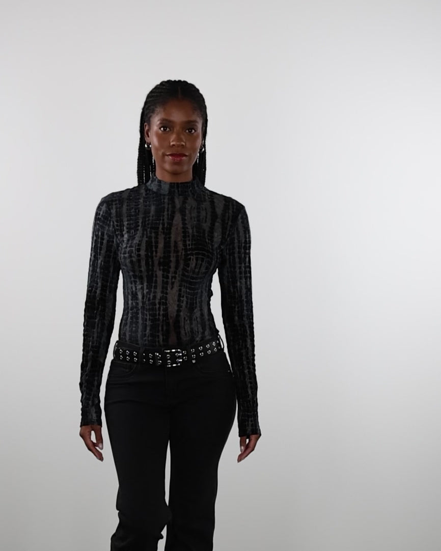 Body mit Schlangenprint aus Samt