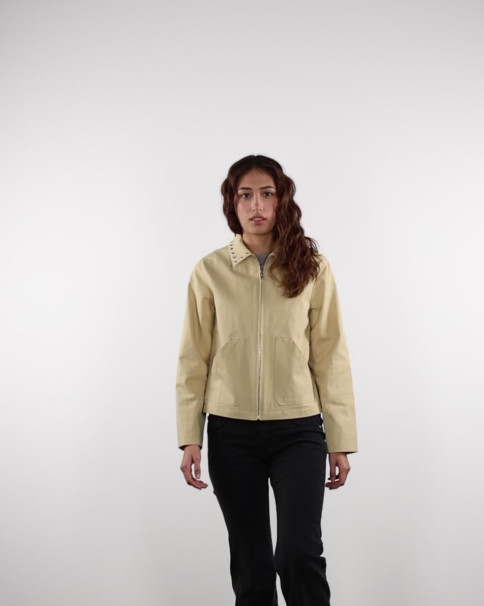 Jacke mit Ösen am Kragen