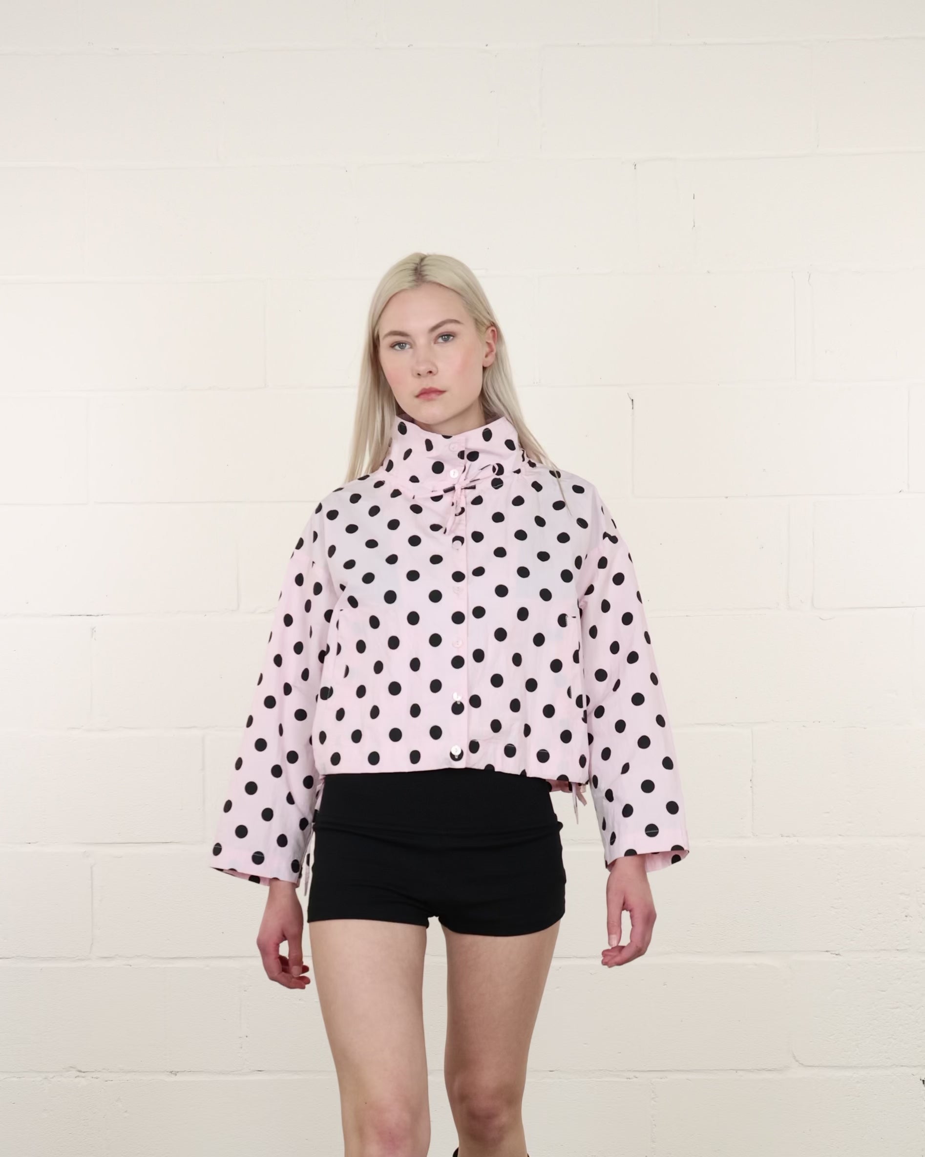 Jacke mit Punkten