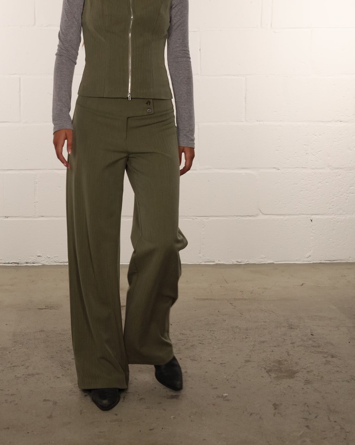 Stoffhose mit breitem Bund