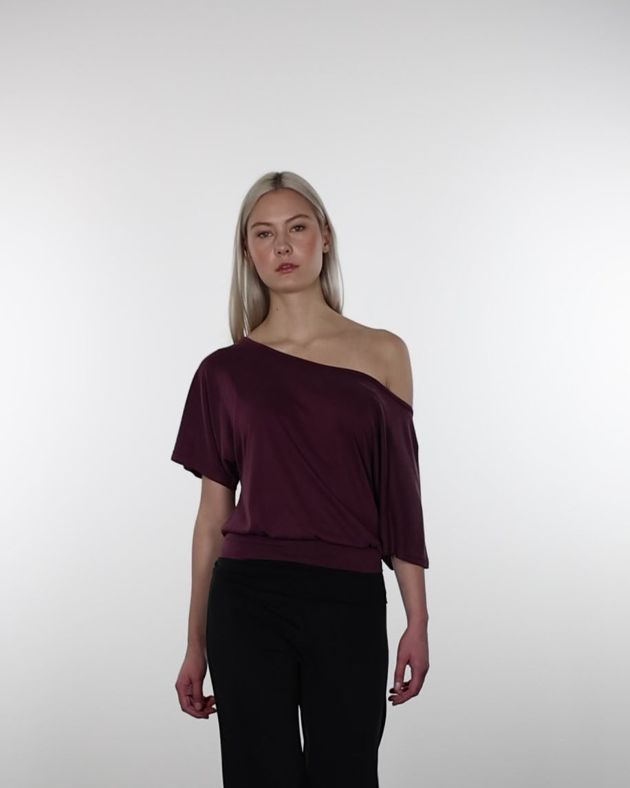 Shirt mit weitem Ausschnitt