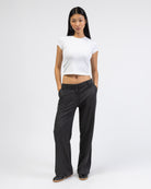 Hose mit Fischgrätmuster von vorne