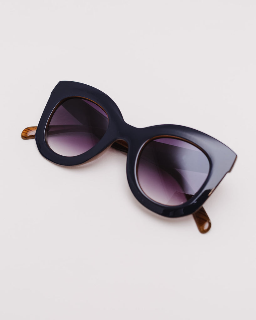 Breite Cat-Eye Sonnenbrille - Broke + Schön