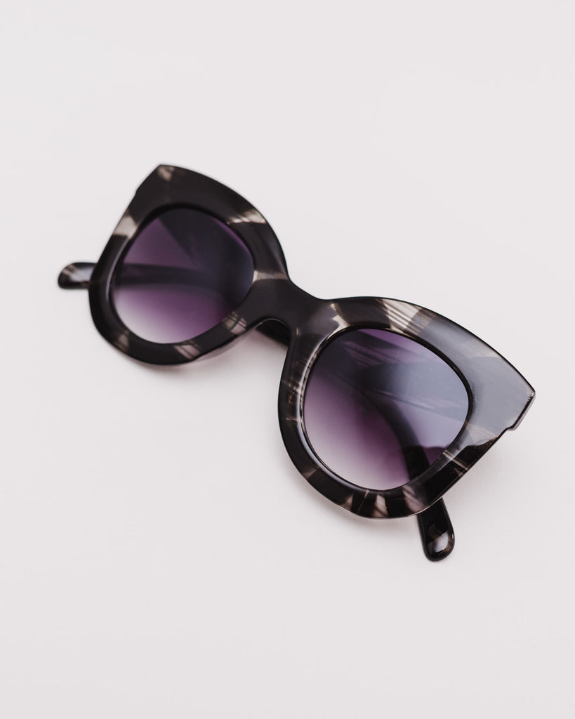 Breite Cat-Eye Sonnenbrille - Broke + Schön