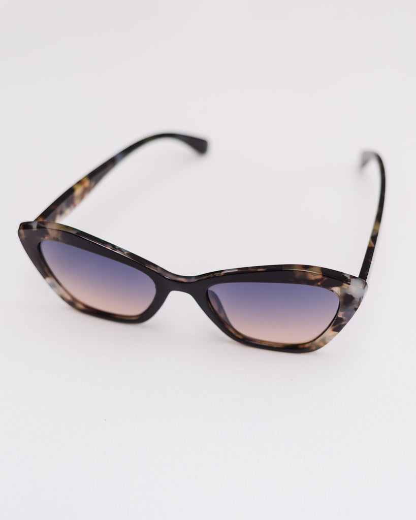 Große Cat-Eye Sonnenbrille - Broke + Schön