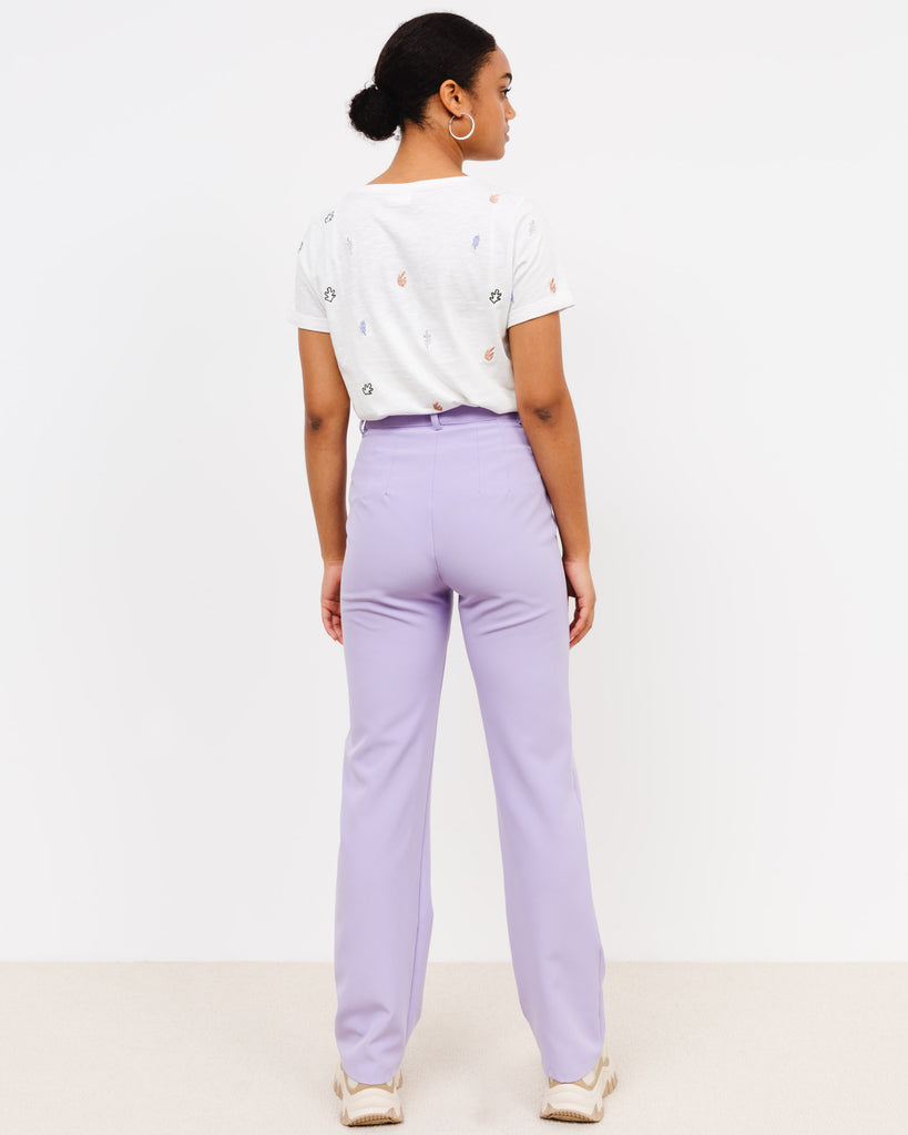 T-Shirt mit floraler Stickerei - Broke + Schön#farbe_cloud-dancer