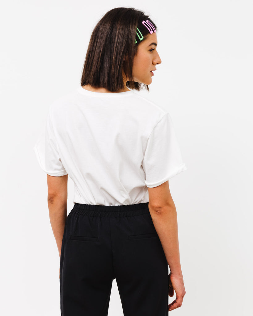 Gecropptes T-Shirt mit grinsendem Emoticon - Broke + Schön#farbe_off-white