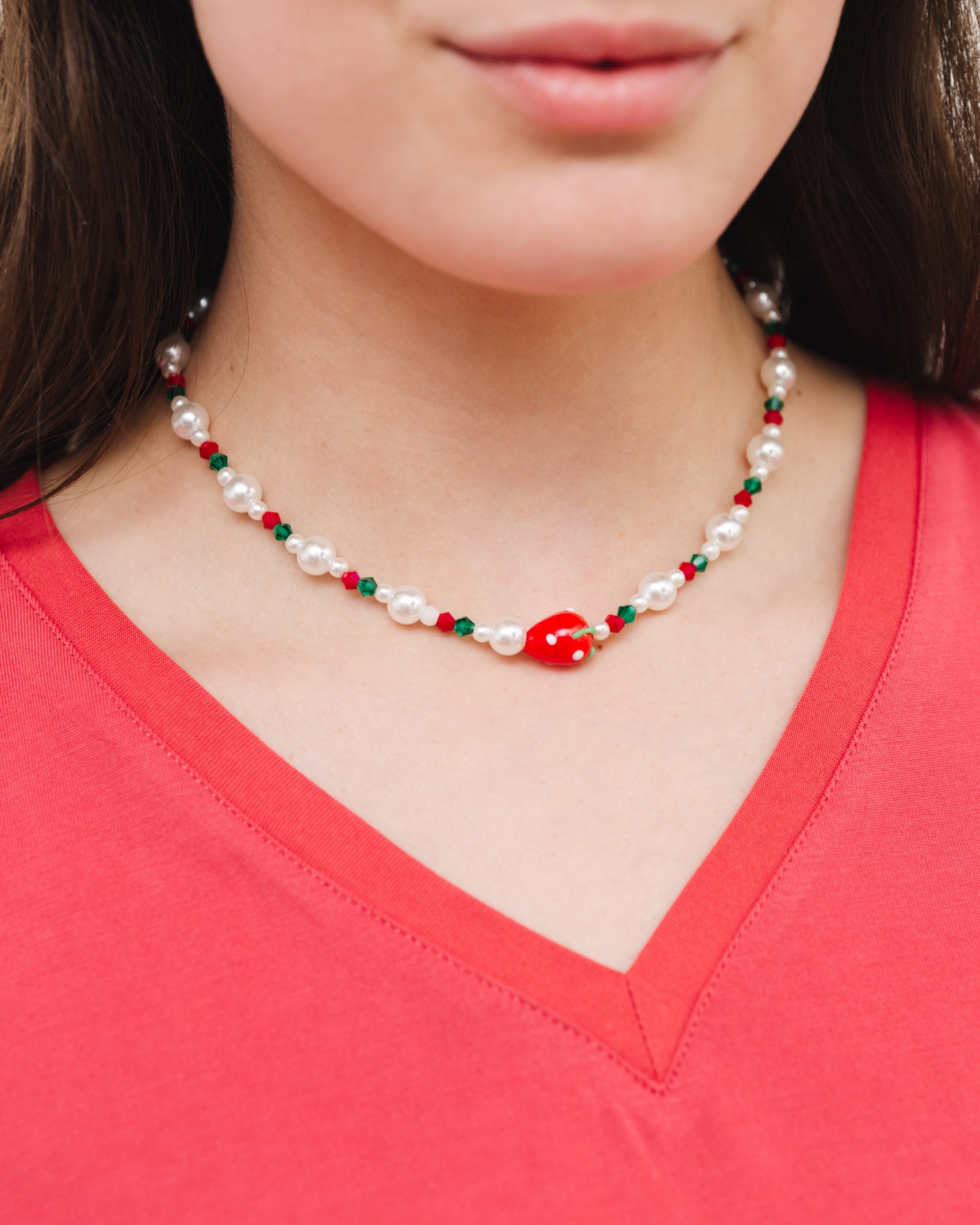 Perlenkette mit Erdbeer-Glasperle - Broke + Schön#farbe_white