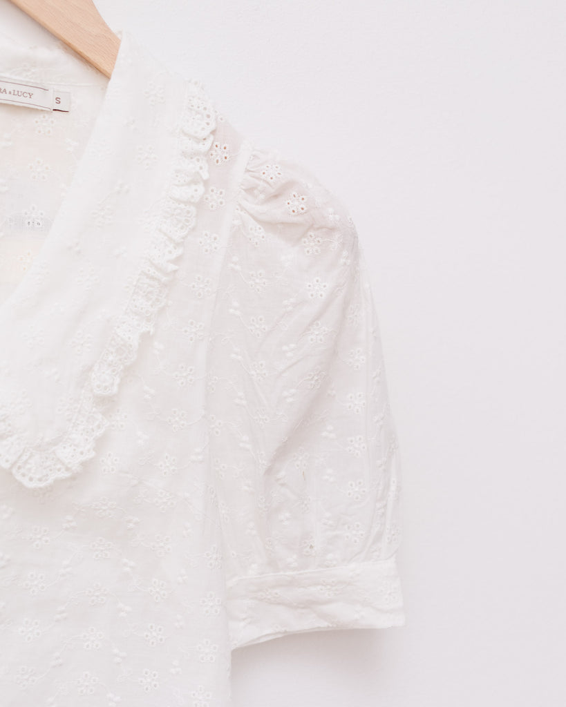 Sommerliche Bluse mit Bubikragen - Broke + Schön