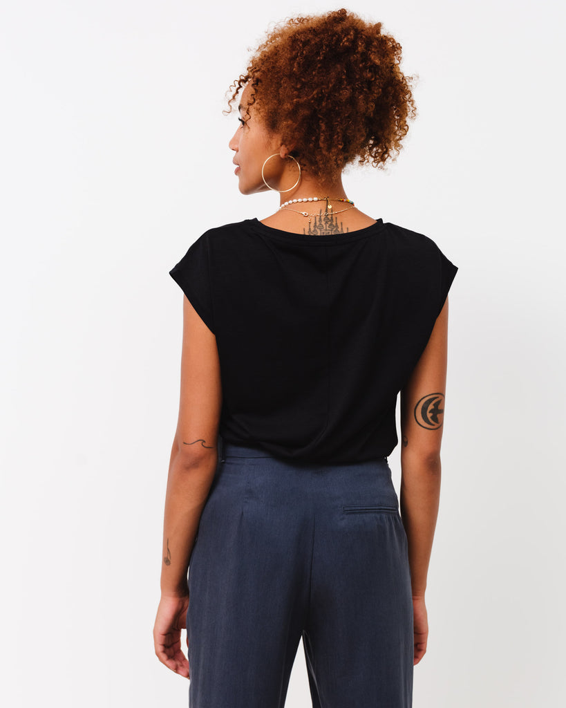 Weiches Basic T-Shirt - Broke + Schön#farbe_black