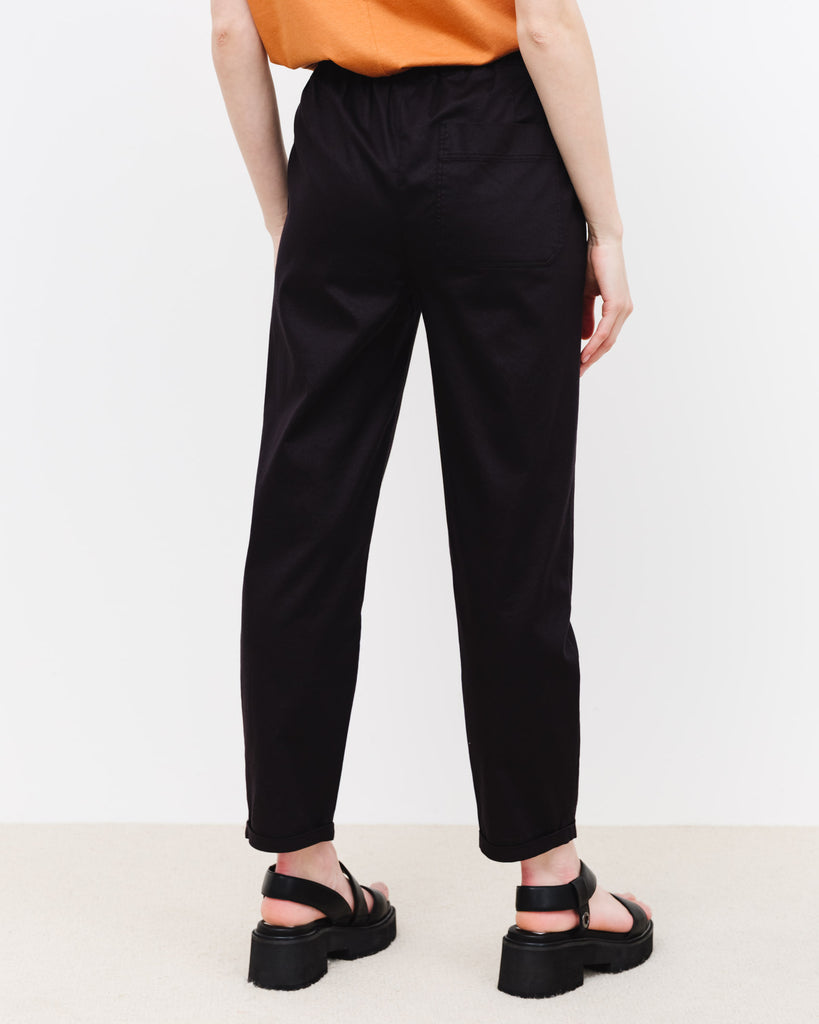 Stoffhose mit Gummizug - Broke + Schön#farbe_black