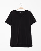 Oversized Basic T-Shirt mit V-Ausschnitt - Broke + Schön#farbe_black