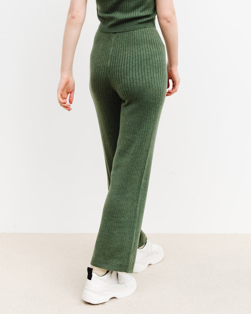 Hoch geschnittene Hose mit weitem Bein - Broke + Schön#farbe_garden-green