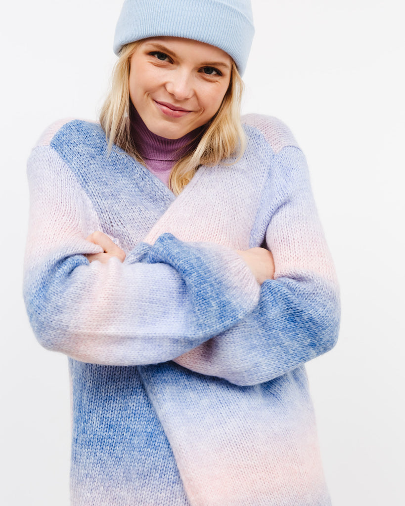 Lockere Strickjacke mit Ballonärmeln - Broke + Schön#farbe_rose-blue