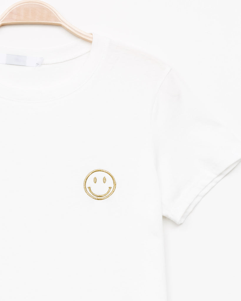 T-Shirt mit lächelndem Emojicon Stickerei - Broke + Schön#farbe_white