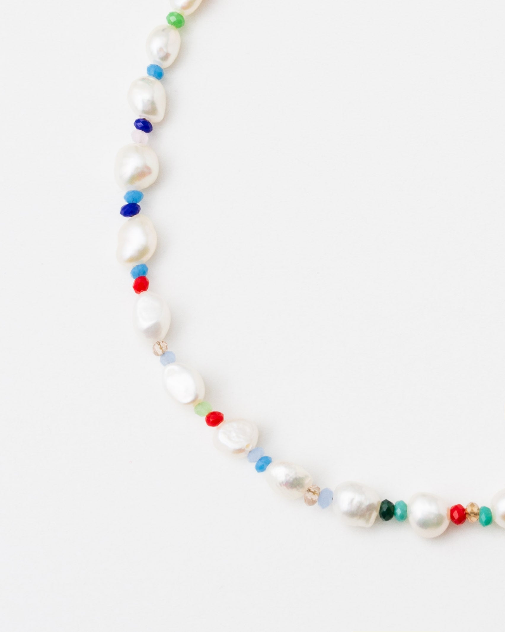 Süßwasser-Perlenkette mit bunten Glasperlen - Broke + Schön#farbe_white