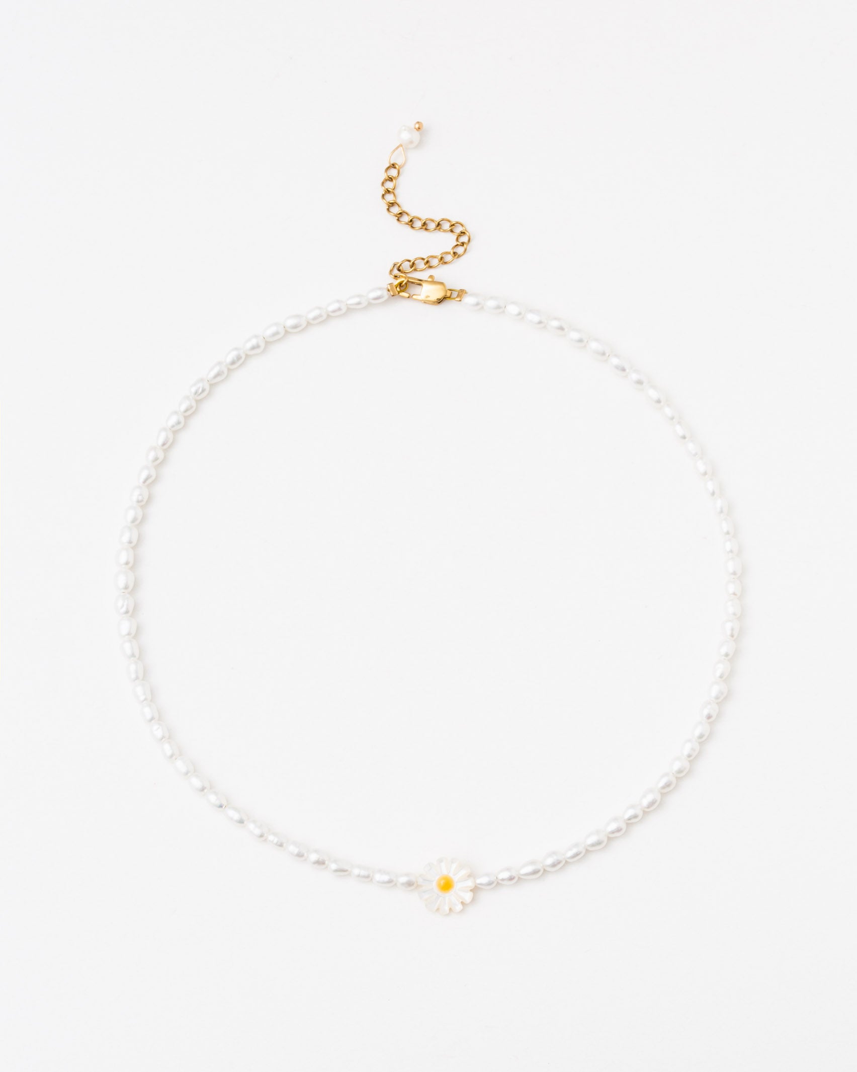 Perlenkette mit Chrysanthemen-Anhänger - Broke + Schön#farbe_white