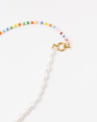 Süßwasserperlenkette mit bunten Perlen - Broke + Schön#farbe_white