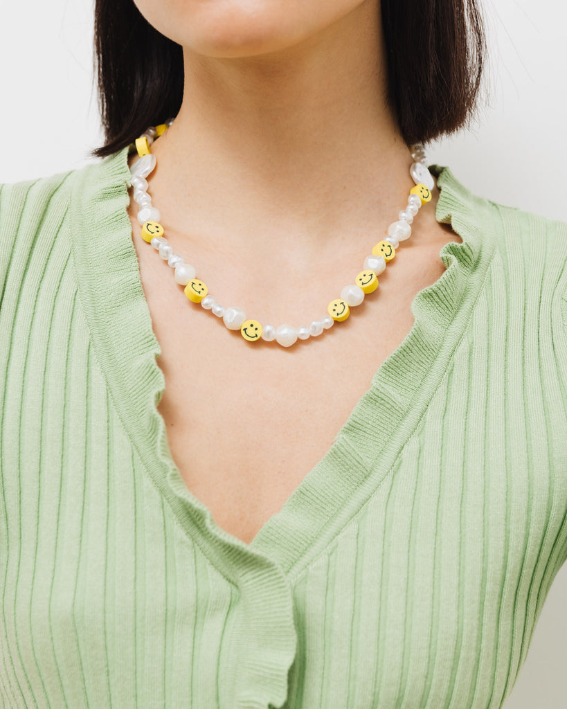 Perlenkette mit grinsenden Emoticons - Broke + Schön#farbe_white