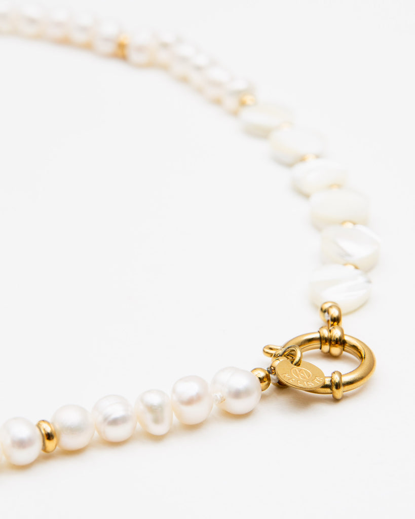 Perlenkette mit Herz Akzenten - Broke + Schön#farbe_white