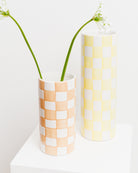 Vase mit pastellgelbem Karomuster - Broke + Schön