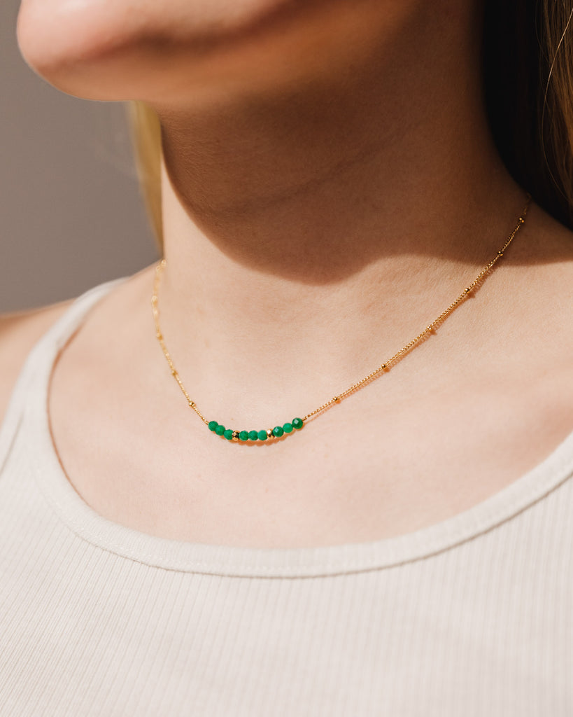 Feine Kette mit grünen Details - Broke + Schön#farbe_green