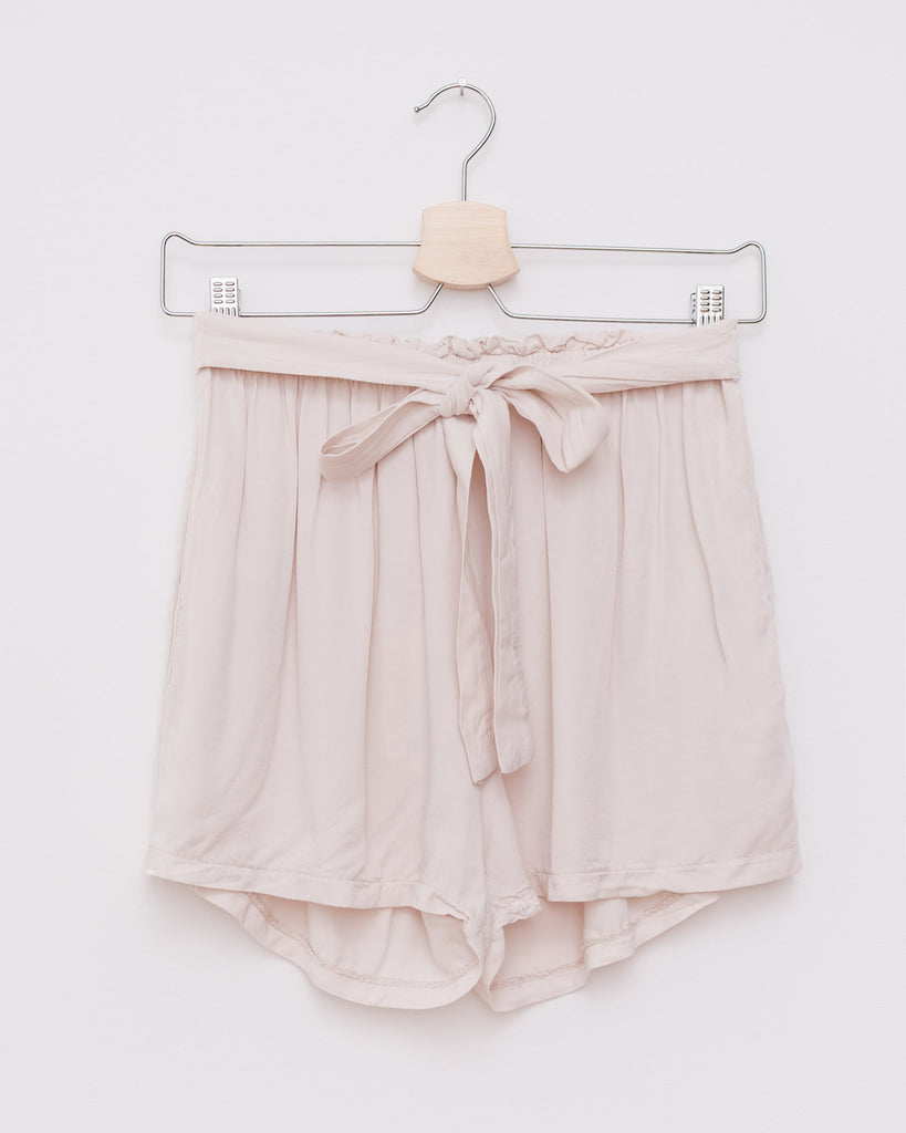 Luftige Shorts mit Bindegürtel - Broke + Schön#farbe_beige