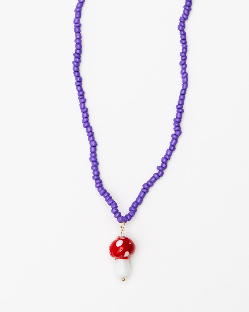 Perlenkette mit Fliegenpilz-Anhänger - Broke + Schön#farbe_dark-purple