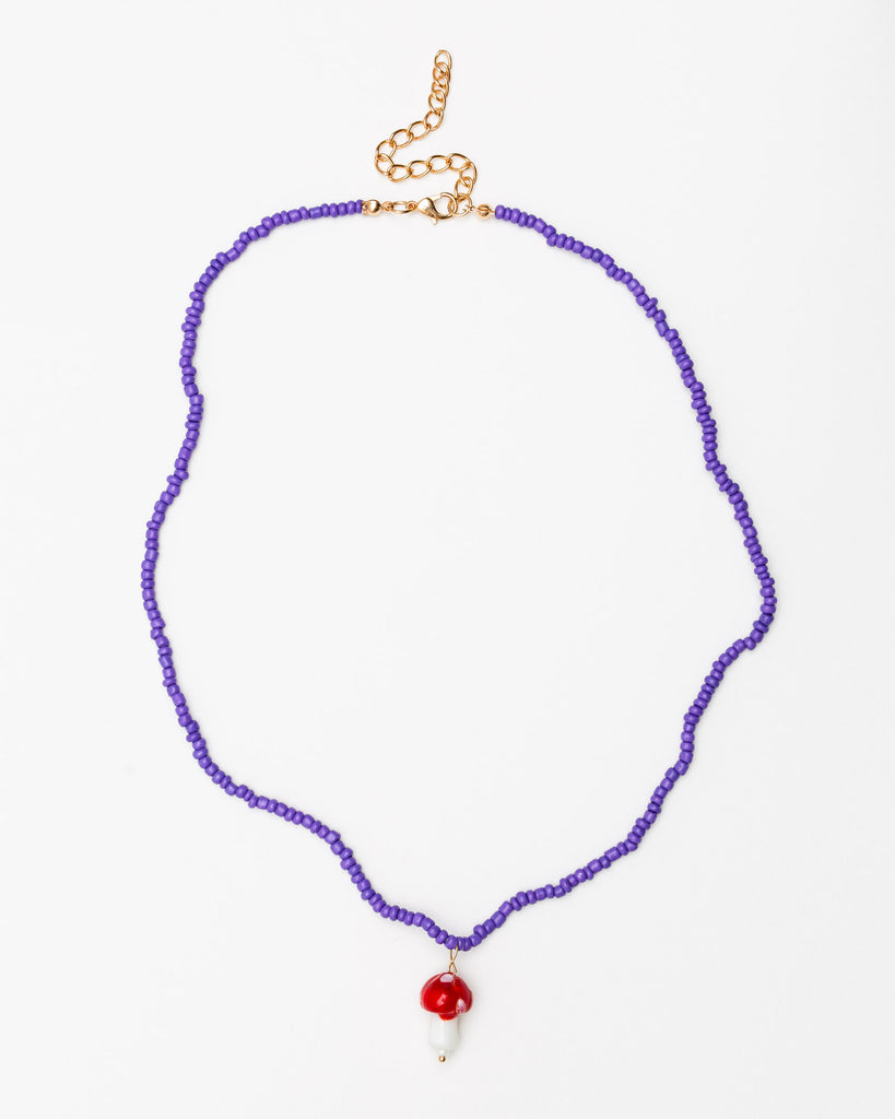 Perlenkette mit Fliegenpilz-Anhänger - Broke + Schön#farbe_dark-purple