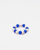 Ring aus weißen und farbigen Perlen- Broke + Schön#farbe_sapphire-blue