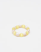 Ring aus weißen und farbigen Perlen- Broke + Schön#farbe_light-yellow