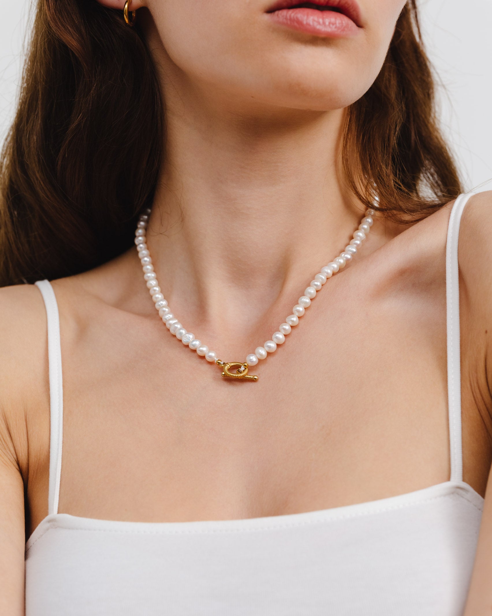 Perlenkette mit Knebelverschluss - Broke + Schön#farbe_white