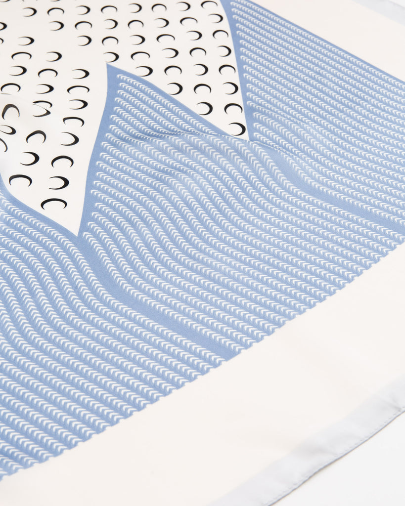 Seidenoptik Tuch mit Mond-Muster - Broke + Schön#farbe_shiny-light-blue