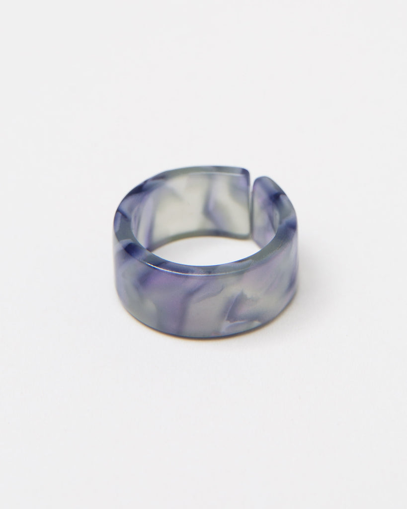 Breiter Ring aus Acryl mit Farbverlauf - Broke + Schön#farbe_dark-purple