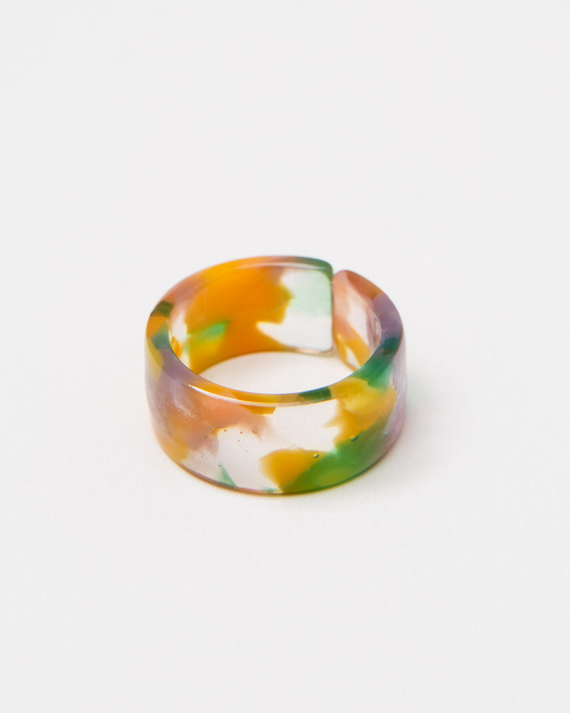 breiter Ring aus Acryl mit Farbverlauf - Broke + Schön#farbe_mustard-batik