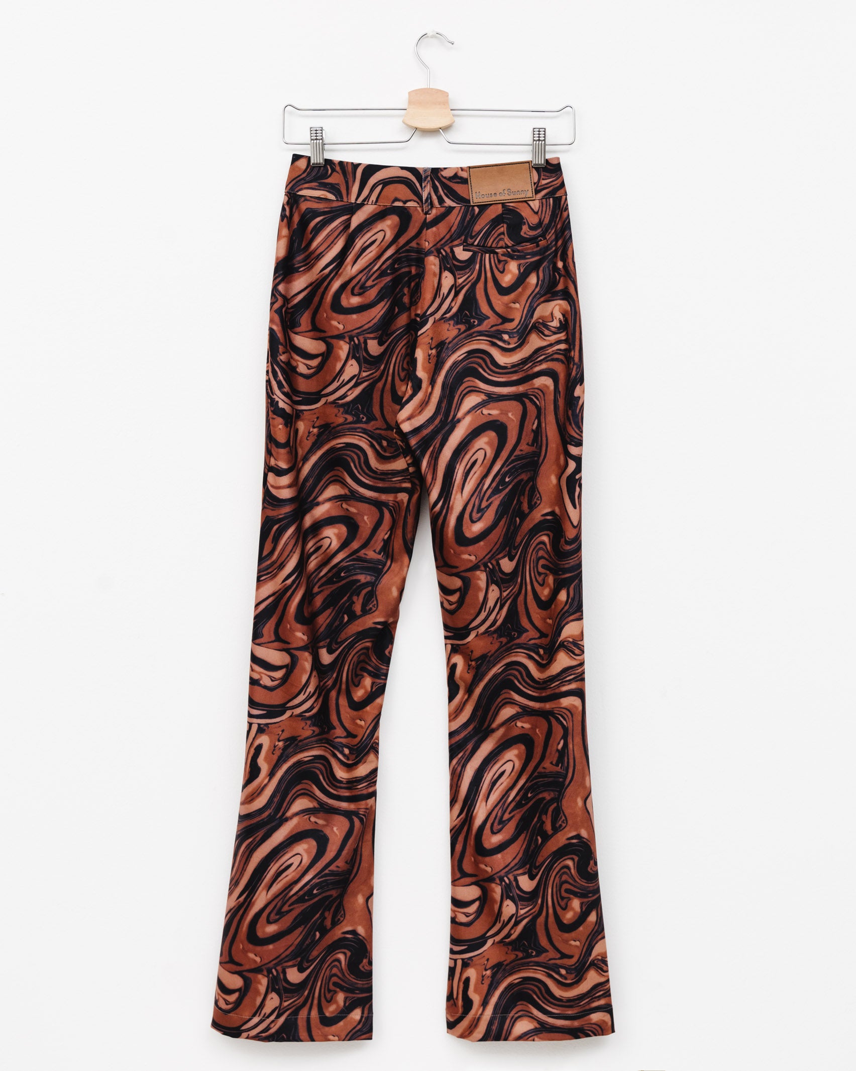 Hoch geschnittene Hose mit leicht ausgestelltem Bein - Broke + Schön#farbe_mahogany