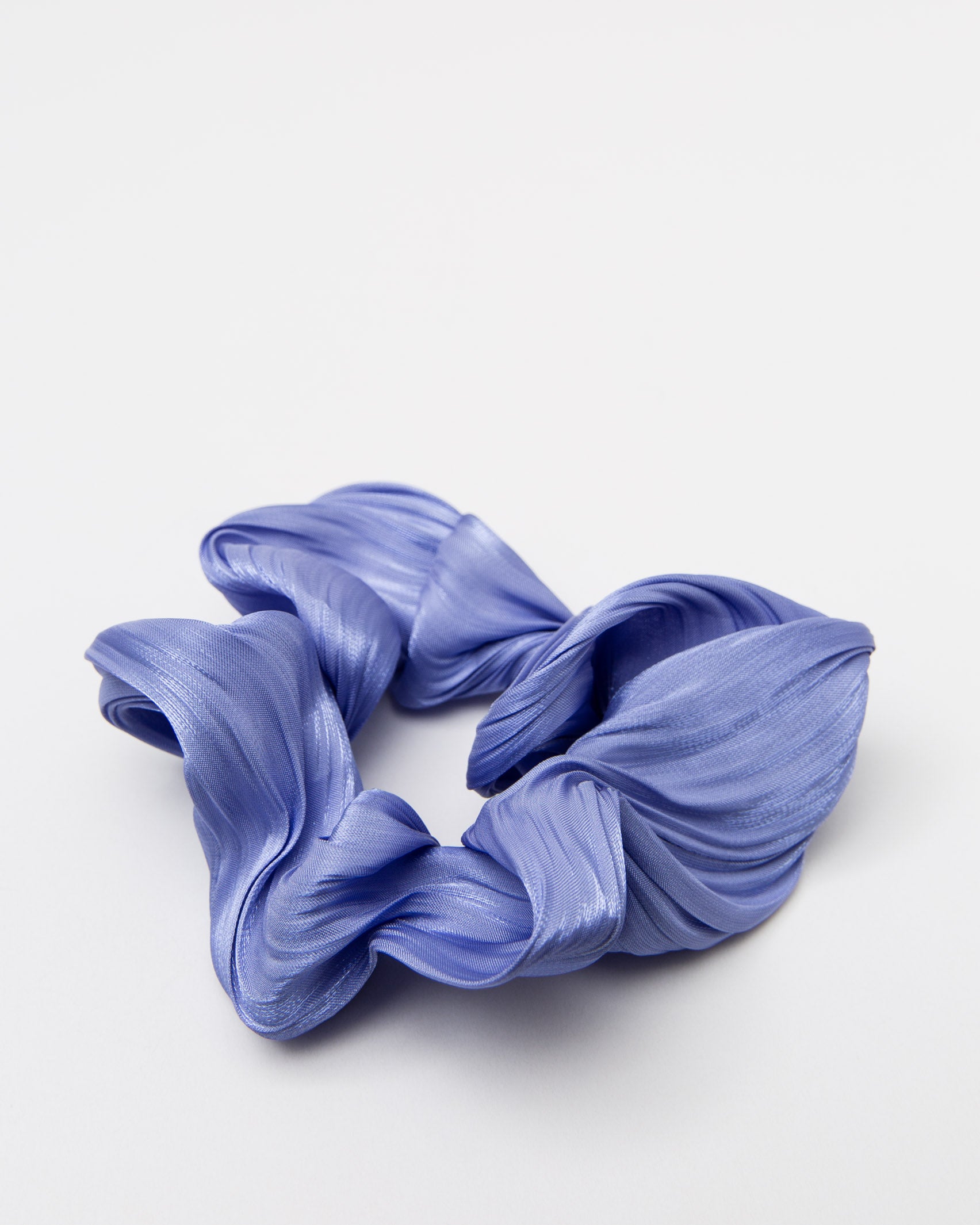 Glänzendes Scrunchie mit Textur - Broke + Schön#farbe_cornflower-blue