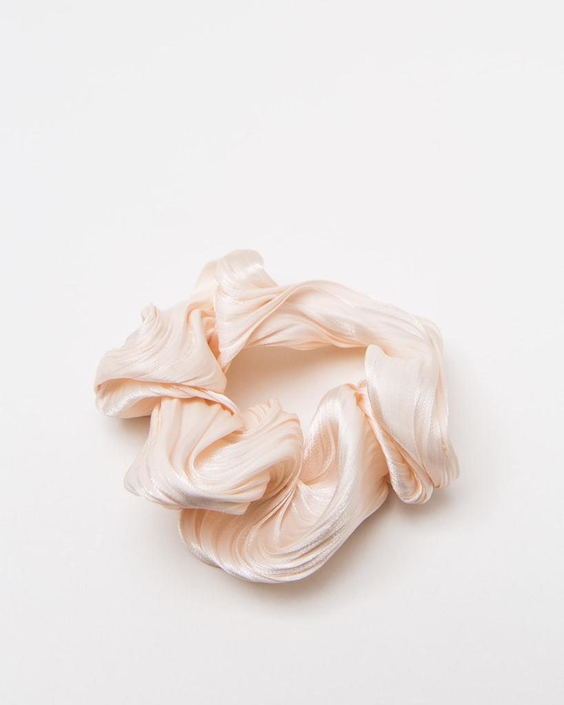 Glänzendes Scrunchie mit Textur - Broke + Schön#farbe_cornhusk