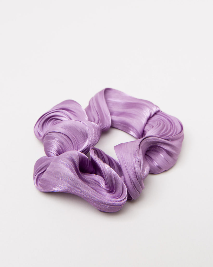 Glänzendes Scrunchie mit Textur - Broke + Schön#farbe_lilac