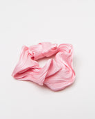 Glänzendes Scrunchie mit Textur - Broke + Schön#farbe_pink